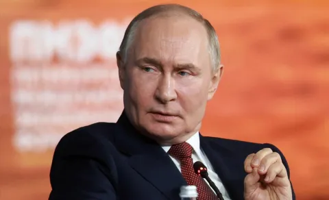 Man Propose Girl Friend Infront Putin Viral