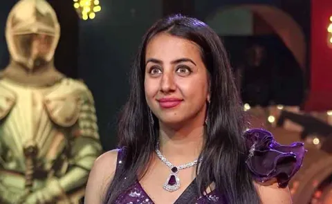 Bigg Boss 9 Telugu: Sanjana Galrani Emotional after watching Journey Video