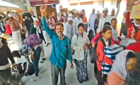 300 devotees from Uttar Pradesh Without tickets