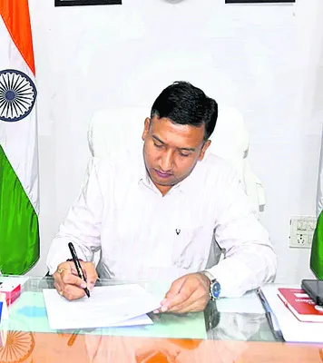 డీసీసీబీ ప్రత్యేకాధికారిగా   ఆదిలాబాద్‌ కలెక్టర్‌ బాధ్య