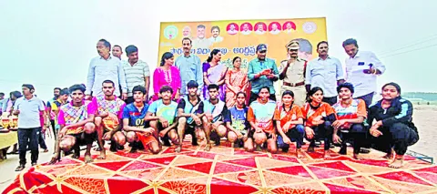 బీచ్‌ వాలీబాల్‌ పోటీల విజేత పశ్చిమ గోదావరి జట్టు