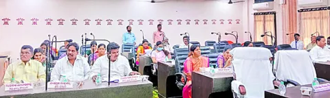 కౌన్సిల్‌ సమావేశం రసాభాస 