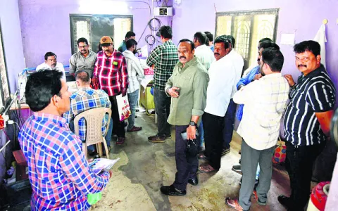 వాహనదారుల్లా వెళ్లి తనిఖీలు