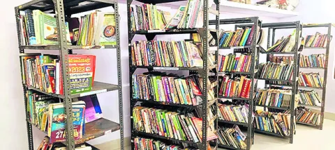 గ్రంథాలయాలకు చంద్ర గ్రహణం