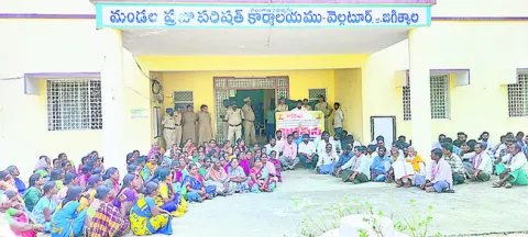 పైడిపెల్లిలో రీపోలింగ్‌ నిర్వహించండి