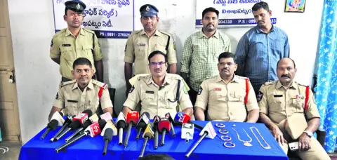 చుట్టమే.. దొంగ 