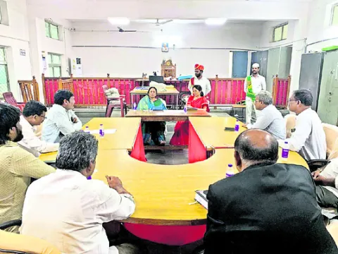 మధ్యవర్తులతోనే సమస్యల పరిష్కారం