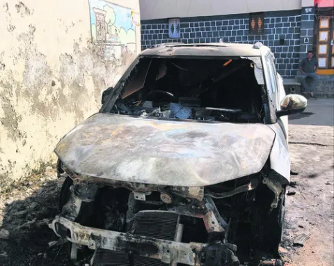 షార్ట్‌సర్క్యూట్‌తో కారు దగ్ధం 
