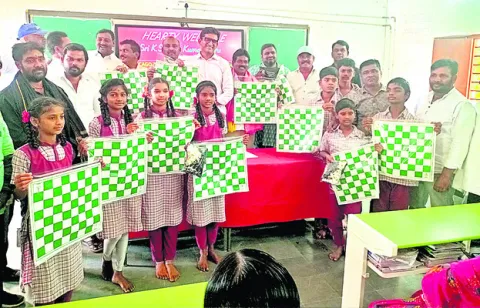 లక్ష్యంతో ముందుకు సాగాలి 