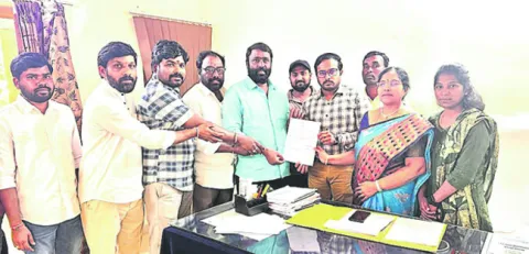 కోళ్లపడకల్‌ ఉప సర్పంచ్‌గా మల్లేశ్‌ 