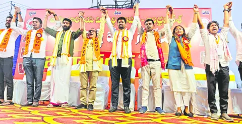 ఎన్నికల్లో ఇచ్చిన హామీలు అమలు చేయాలి 