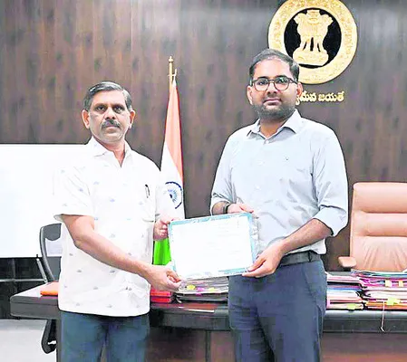 దరఖాస్తుల పరిష్కారంలో అగ్రస్థానం