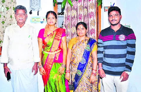 ఇద్దరి పిల్లలకూ  సచివాలయ కొలువు  
