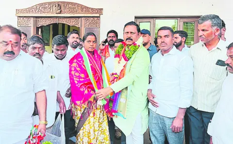 పనితీరు నచ్చి కాంగ్రెస్‌లో చేరిక 