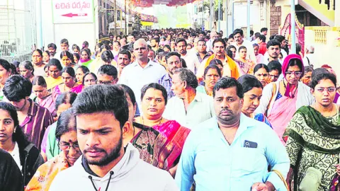 భక్తజన సంద్రమైన  వాడపల్లి