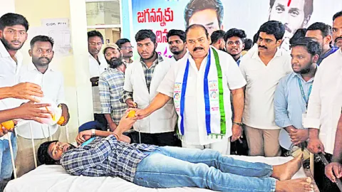 తిరువూరులో మెగా రక్తదాన శిబిరం 