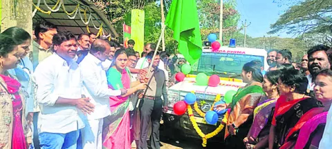 అరకు ఎంపీ చొరవతో పది అంబులెన్సులు 