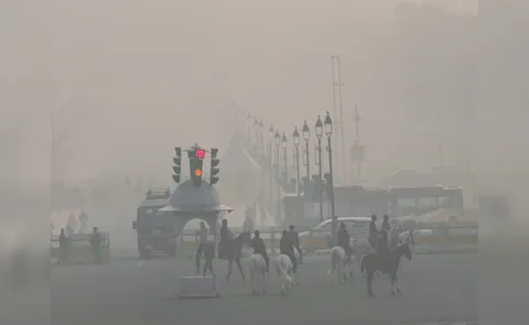Dense Fog In Delhi, Air Quality Edges Close To Severe