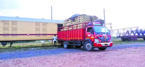 విదేశాలకు నిలిచిన అరటి ఎగుమతి 