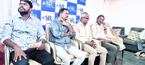 నాణ్యమైన వస్త్రాల కలబోత ఎస్‌ఆర్‌ షాపింగ్‌ మాల్‌