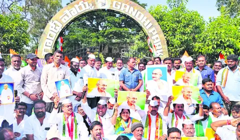 గాంధీ పేరంటే ఎందుకంత వణుకు