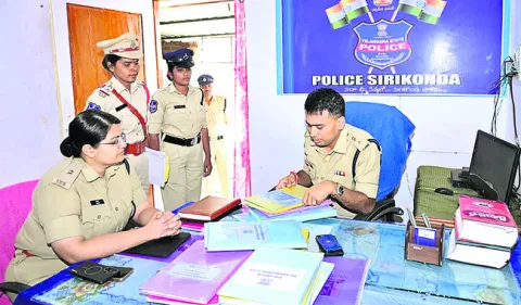 విధి నిర్వహణలో అప్రమత్తంగా ఉండాలి