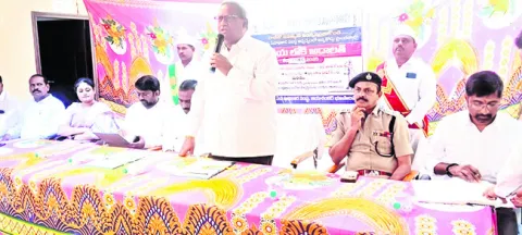 నైతిక విలువలు పాటించాలి