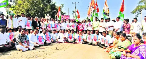 ఉపాధిని దెబ్బతీసేందుకు కేంద్రం కుట్ర