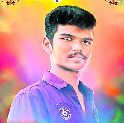 తండ్రి మందలించాడని  కుమారుడి ఆత్మహత్య 
