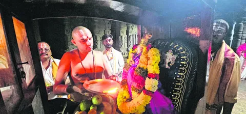 ఘనంగా పగల్‌పత్తు ఉత్సవాలు 