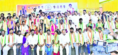 గ్రామాల అభివృద్ధికి కృషిచేయాలి