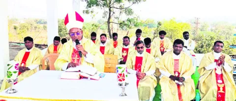 విశ్వాసంతో క్రీస్తును ఆరాధించాలి