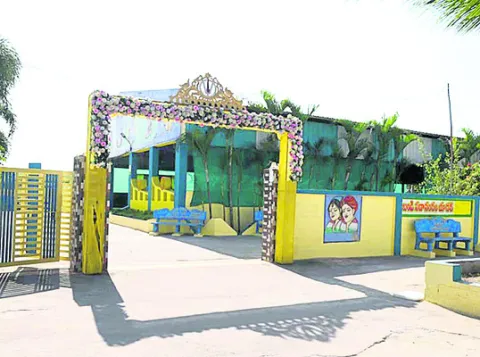 ‘ఫంక్షన్‌ హాల్‌’ స్వాధీనమేనా?