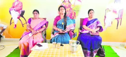 మహిళలు అన్ని రంగాల్లో రాణించాలి