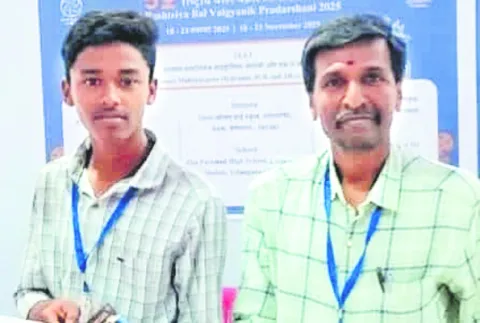 ఢిల్లీ పార్లమెంట్‌కు చీకోడ్‌ విద్యార్థి