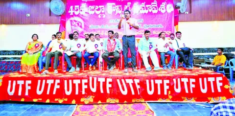 సంస్కరణల పేరుతో ప్రభుత్వ విద్యలో సంక్షోభం