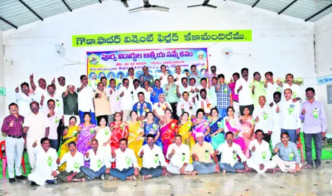 ● అ‘పూర్వ’ సమ్మేళనం  