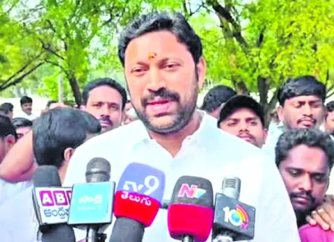 ఓన్లీ పబ్లిసిటీ.. నో యాక్టివిటీ