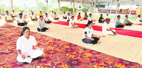 యోగా సాధనతో  సంపూర్ణ ఆరోగ్యం 