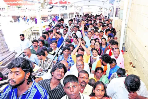 శ్రీశైలంలో భక్తుల రద్దీ 