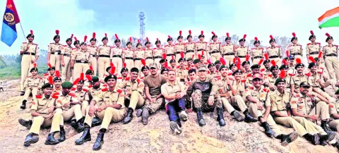 హార్సిలీహిల్స్‌పైకి ఎన్‌సీసీ విద్యార్థుల ట్రెక్కింగ్‌ 