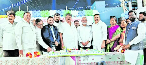 క్రీస్తు చూపిన బాటలో నడవాలి 