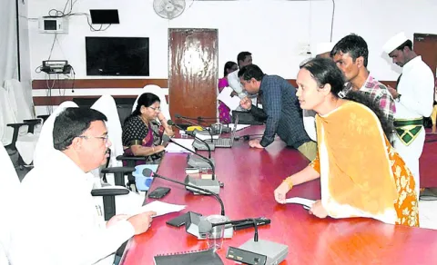 అర్జీలు పెండింగ్‌లో ఉంచొద్దు