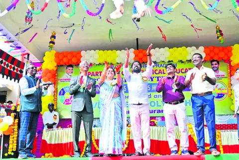 క్రీడా స్ఫూర్తిని చాటాలి 