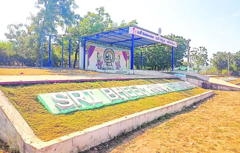 నిధుల కోత.. సాదాసీదాగా వేడుక