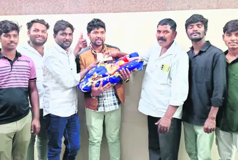 సర్పంచ్‌గా బాధ్యతలు.. తొలిరోజే హామీల అమలు 