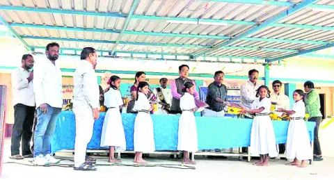 విద్యతోనే మంచి భవిష్యత్తు