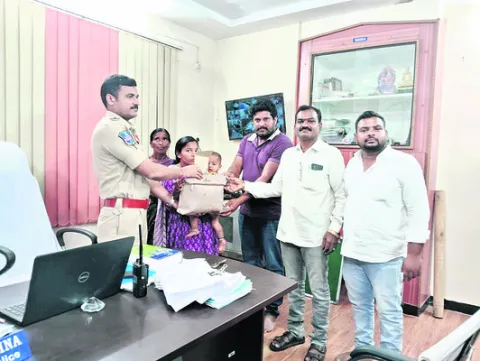 ఆటో డ్రైవర్‌ నిజాయితీ