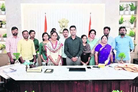 పాలన వ్యవహారాలపై దృష్టి