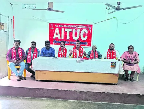 కార్మిక హక్కులను హరిస్తే సహించం 